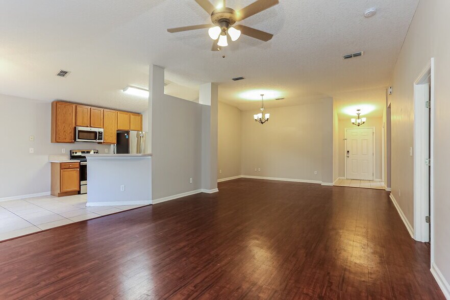 Building Photo - 3382 Westfield Dr