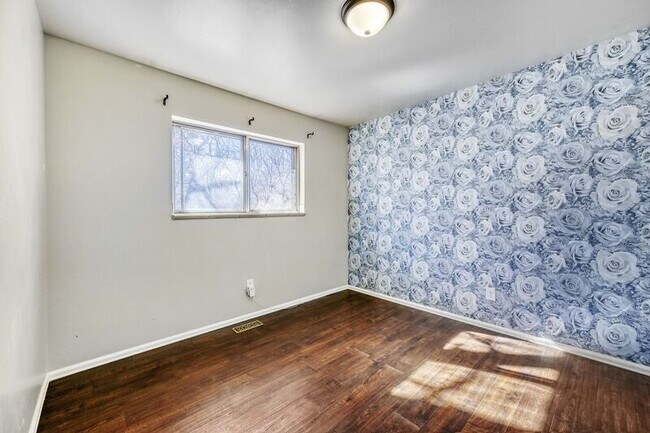 Building Photo - 313 Fay Dr