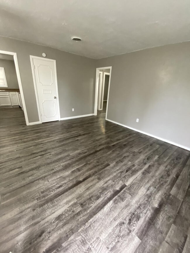 Building Photo - 1912 Overbrook Dr