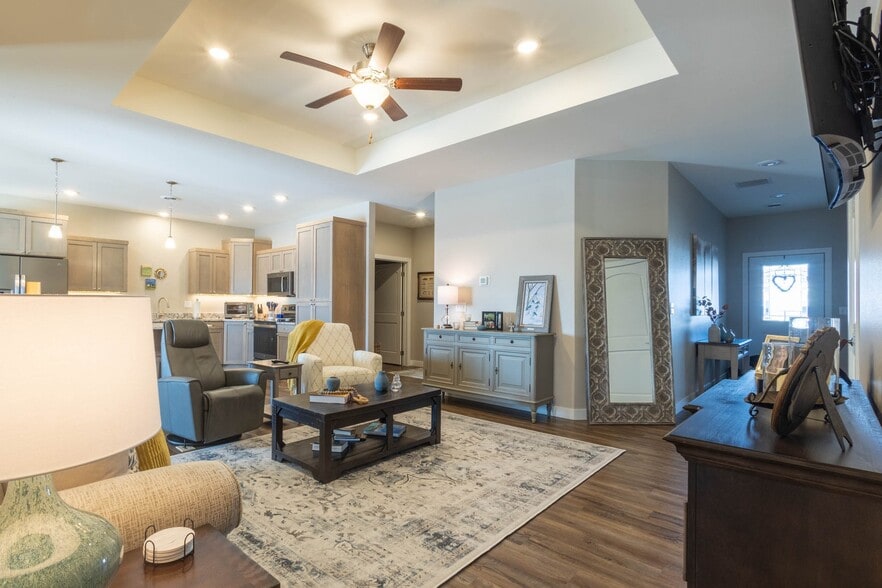 Building Photo - 711 Lancelot Dr
