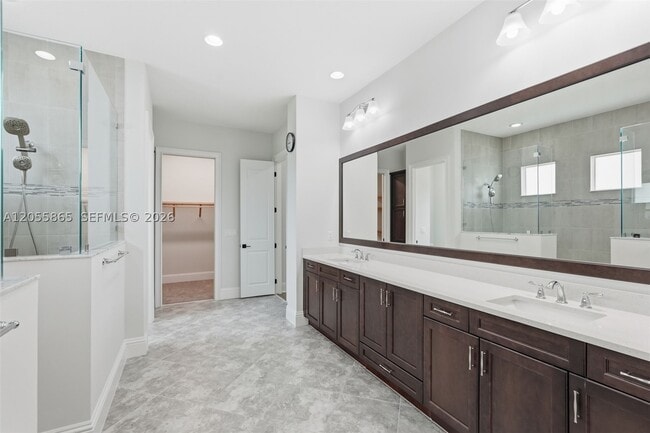 Building Photo - 4662 Estates Cir