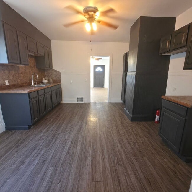 Building Photo - Single Family Home 4  beds 1 bath COMING S...
