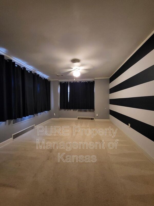 Building Photo - 1501 SW Pembroke Ln