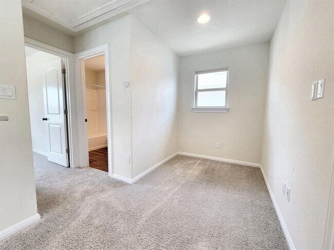 Building Photo - 15811 Windroot St