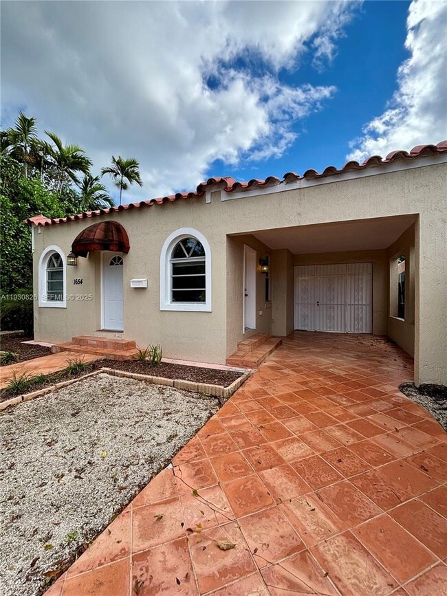 Building Photo - 1654 SW 14th Terrace