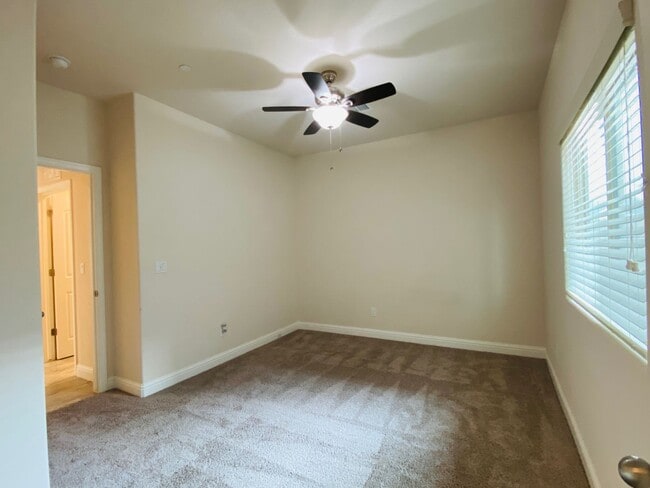 Building Photo - $3,195 Leonard & Shaw, 5 Beds - Alamos Ave...