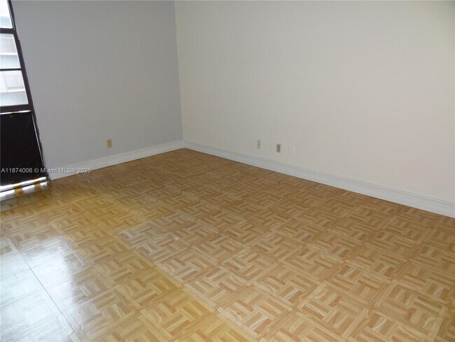 Building Photo - 3401 N Country Club Dr