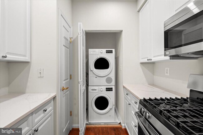 Building Photo - 5120 Donovan Dr