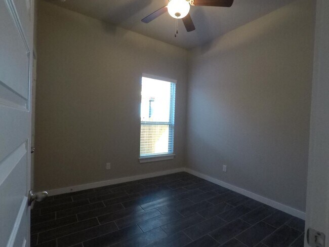 Building Photo - 128 Hidden Springs Dr