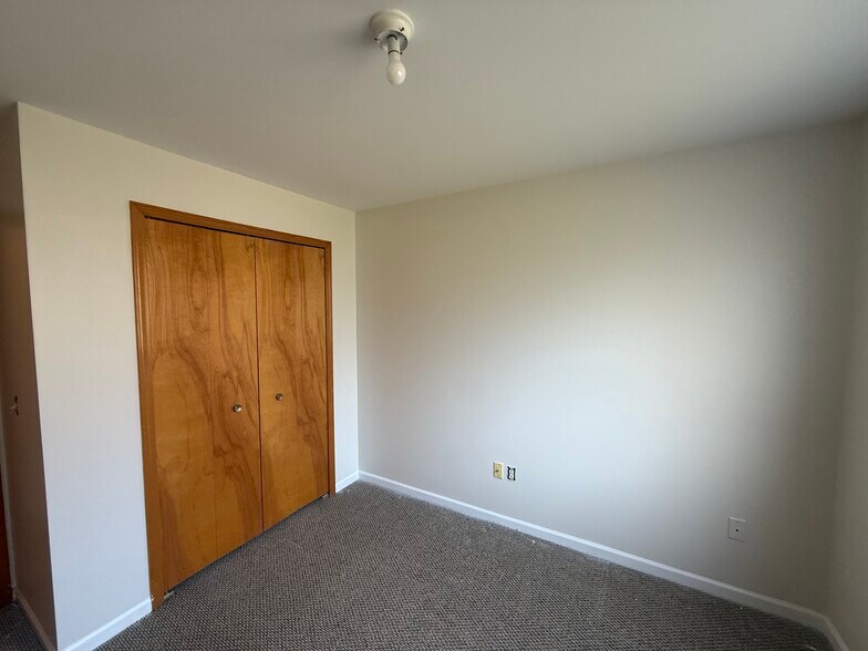 Building Photo - 2216 Frazho Rd