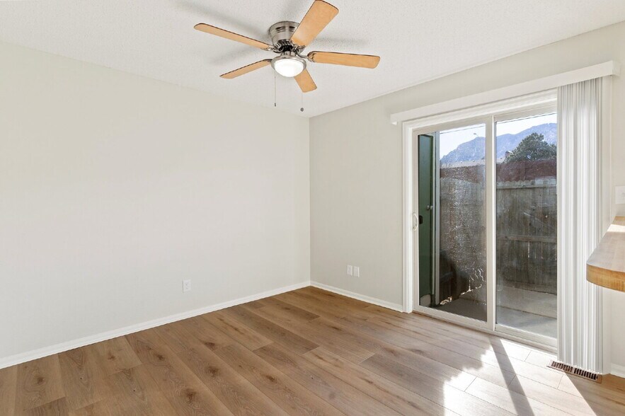Building Photo - Upgraded 3-Bed Townhome Just Minutes from ...