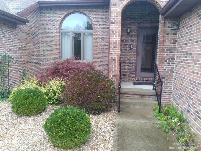 Building Photo - 5383 Textile Rd