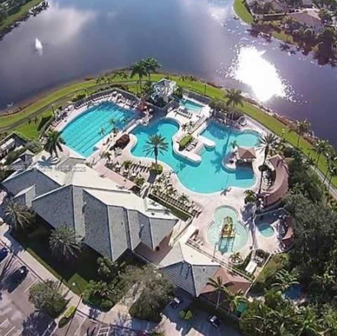 Building Photo - 1042 Sunflower Cir