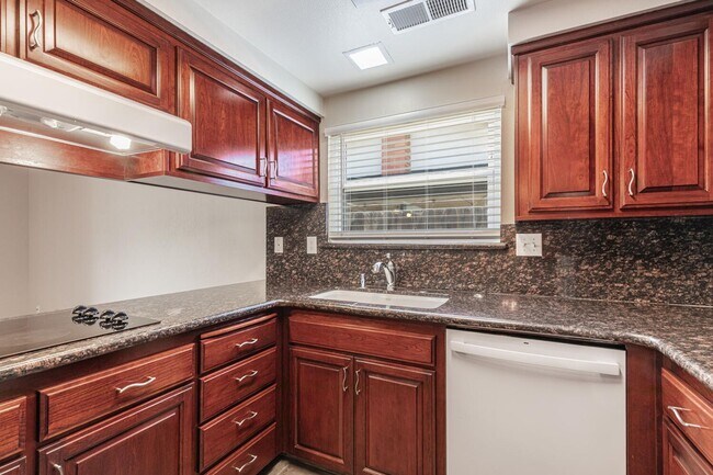 Building Photo - Charming 3-Bedroom Home with Beautifully U...