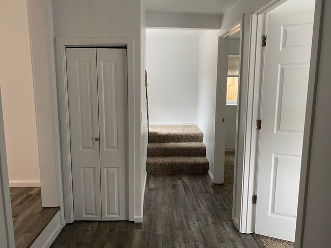 Building Photo - Newly Updated House 1 Mile From OSU Campus!