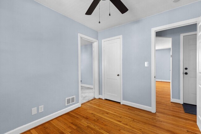 Building Photo - 1200 Little Bay Ave