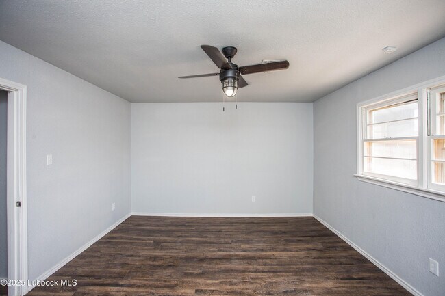 Building Photo - 6803 Avenue W