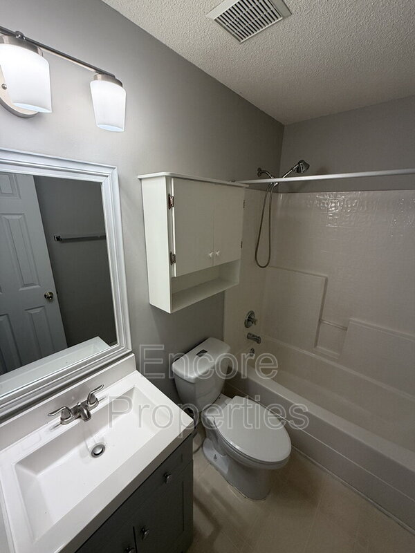 Building Photo - 6225 Saybrooke Dr