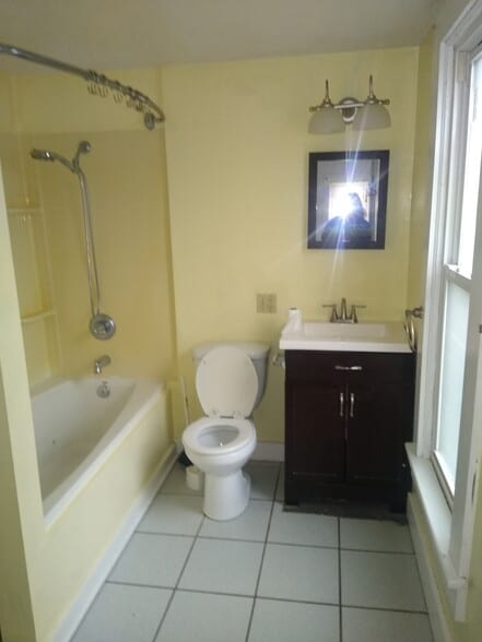 Building Photo - 175 Eagle St