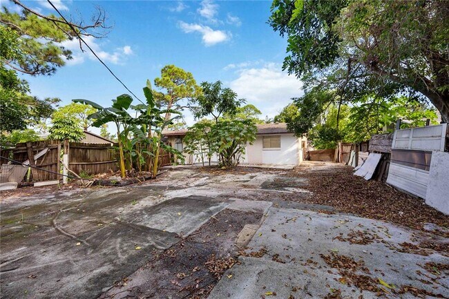 Building Photo - 408 60th Ave Dr W