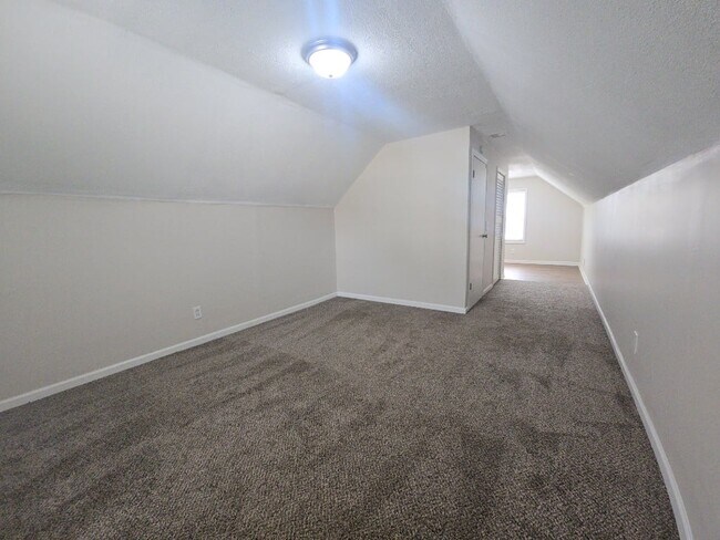 Building Photo - 1011 Blakley Dr