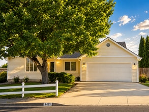 Building Photo - Charming Home on .34 acres!