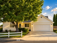 Building Photo - Charming Home on .34 acres!