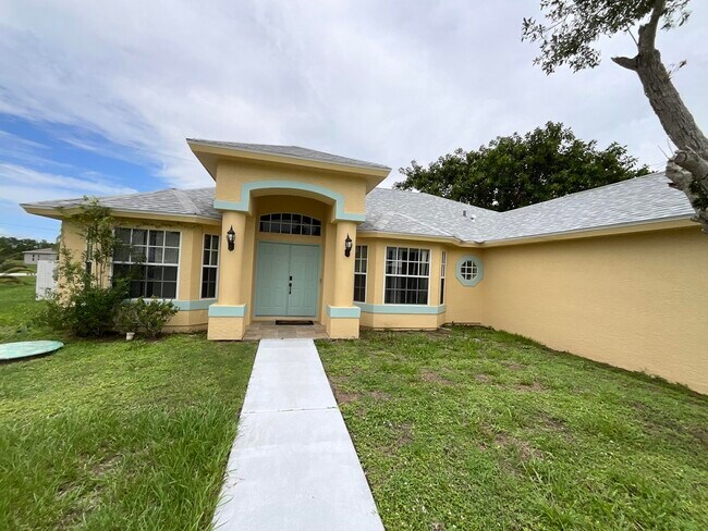 Building Photo - 4630 NW Bighorn Ave
