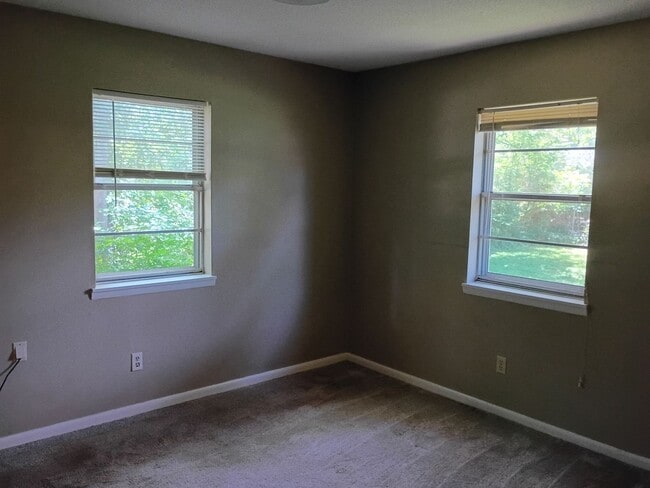 Building Photo - 205 Trailwood Dr