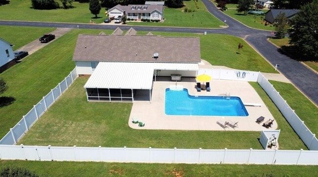 Building Photo - 132 Whispering Hill Ln