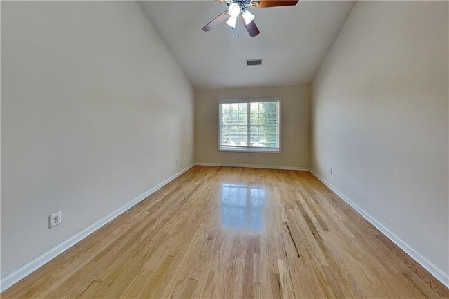 Building Photo - 500 Cottonwood Close