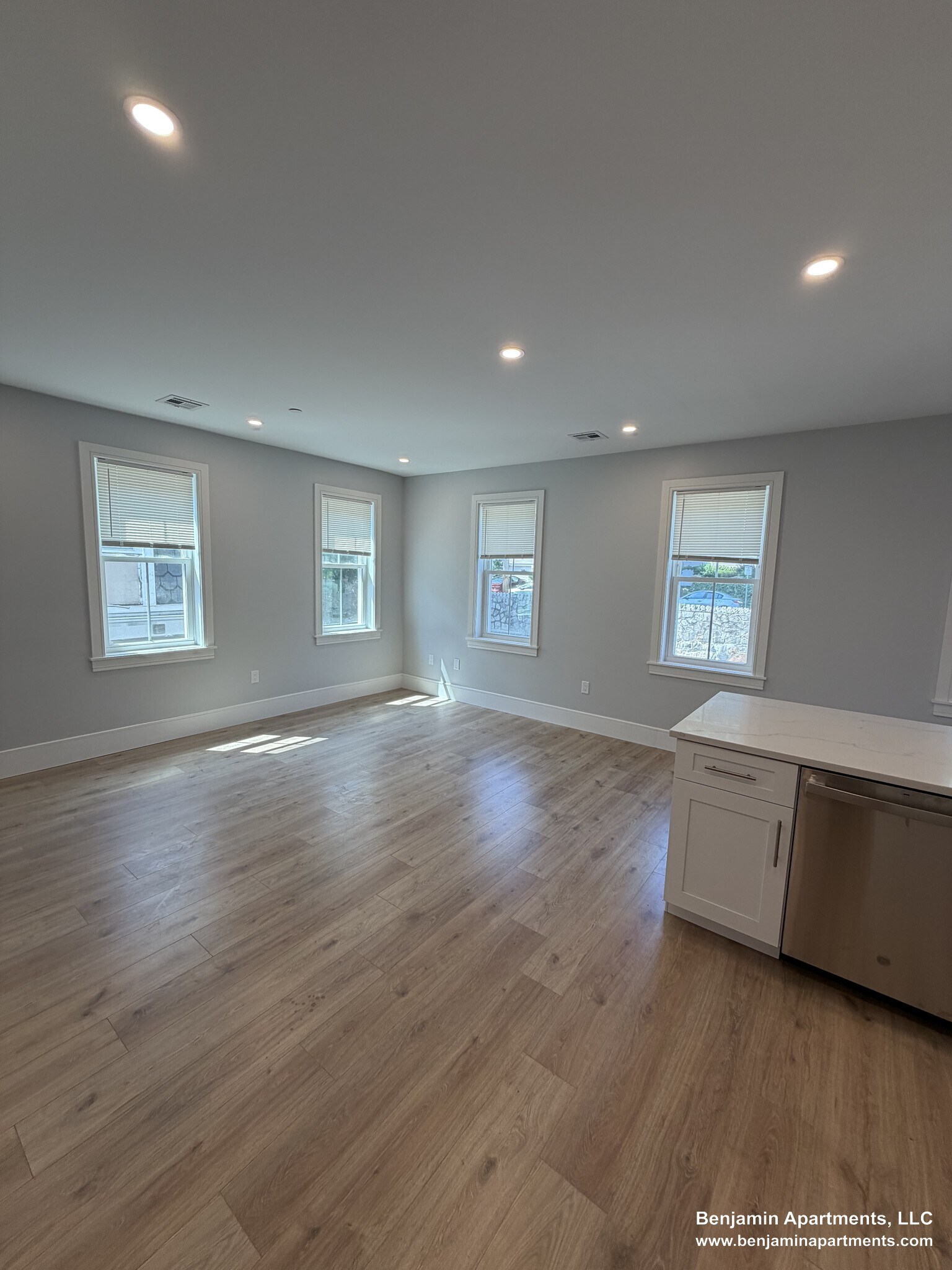 Building Photo - 124 Kenrick St