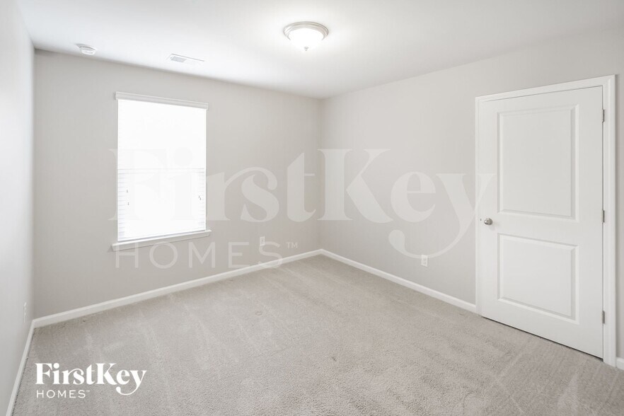 Building Photo - 640 Woolum Dr