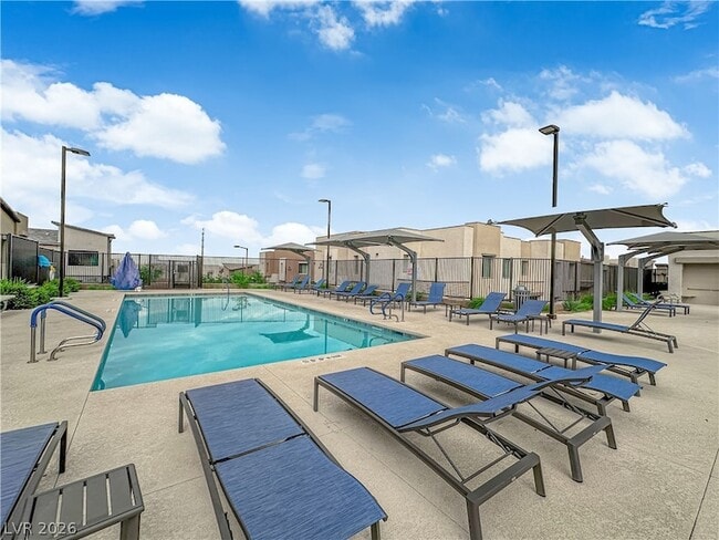 Building Photo - 600 N Carriage Hill Dr