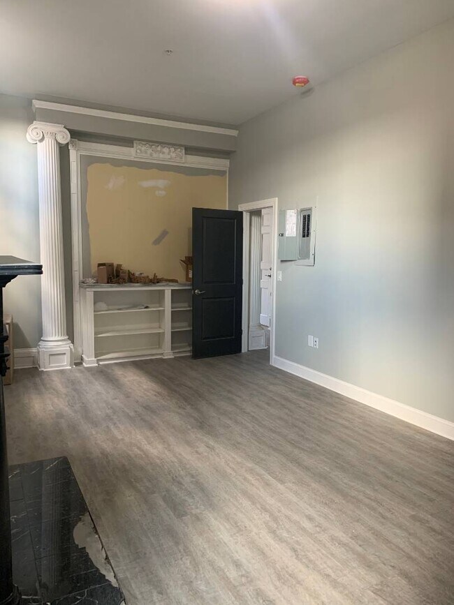 Building Photo - 29 Elk St