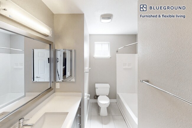 Building Photo - 1257 Lakeside Dr