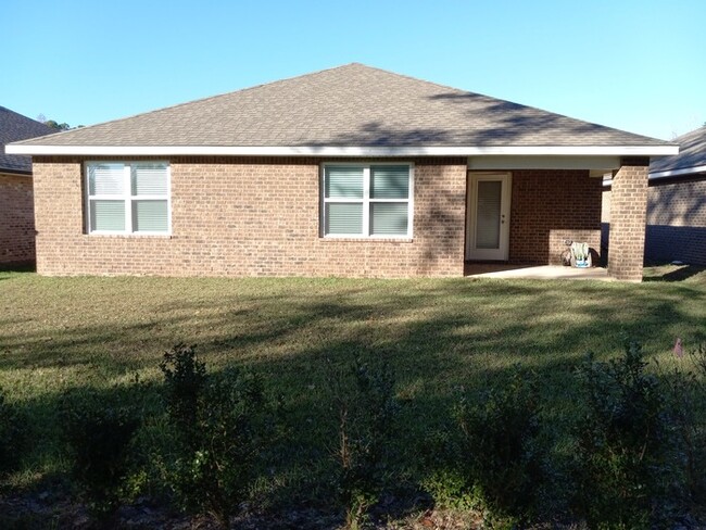 Building Photo - Live the Beulah life in Lakeshore Preserve...