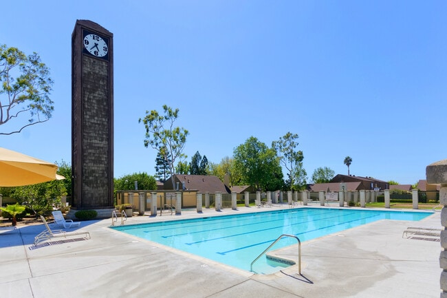 Building Photo - 3 Bedroom, 2 Bath 1374sf Detached condo in Mesa Village 92126.