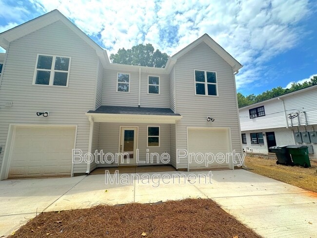 Building Photo - 2923 Burgess Dr