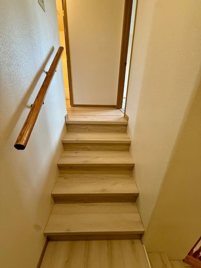 Building Photo - Charming 3 Bed, 1.5 Bath Unit in the Heart...