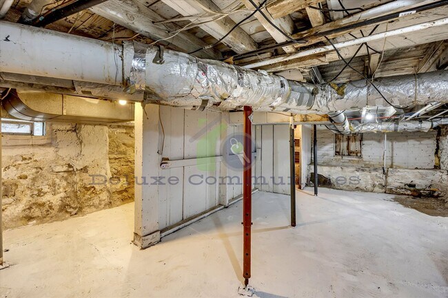 Building Photo - Spacious 4 Bedroom- Whole Home!