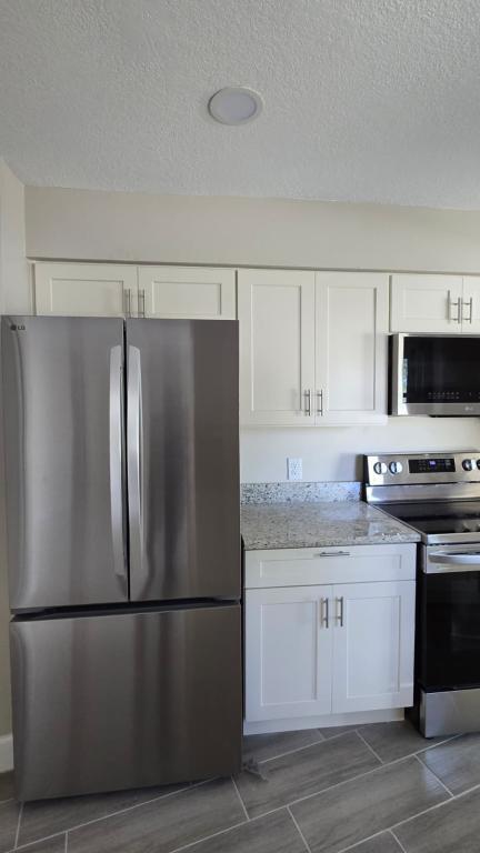 Building Photo - 647 Sagamore Dr