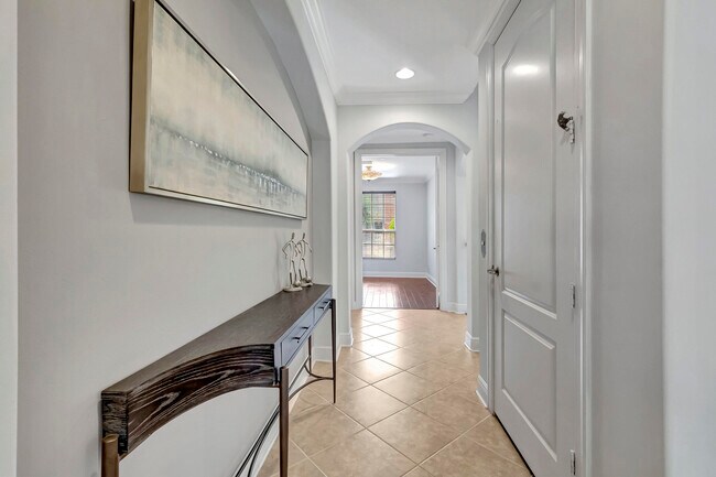 Building Photo - 5585 NE Trieste Way