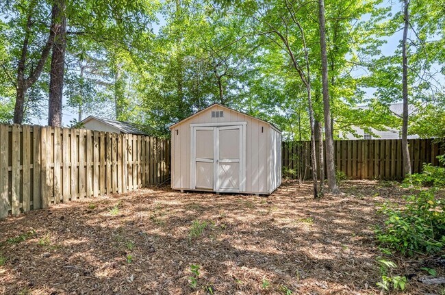 Building Photo - 2056 Sylvan Lake Dr