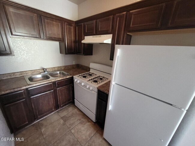 Building Photo - 1100 Cedar St