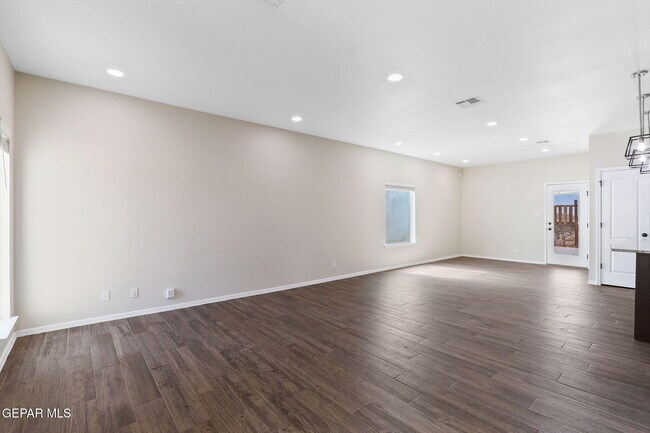 Building Photo - 13661 Holbeck St