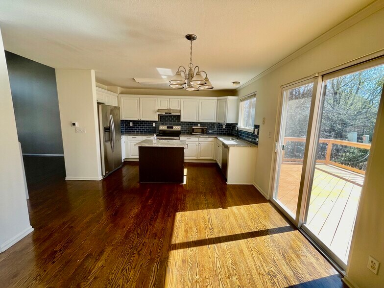 Building Photo - 1422 Hyacinth Way