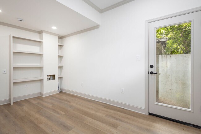 Building Photo - 2226 N Sydenham St