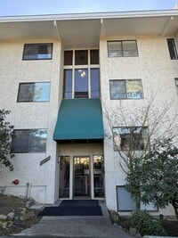 Building Photo - Beautifully maintained condo in the heart of Lynnwood!