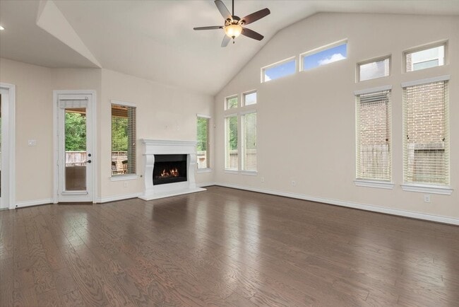 Building Photo - 23034 Creek Park Dr